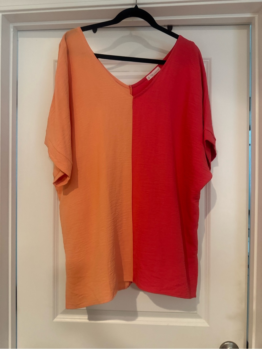Women's Colorblock V-Neck Short Sleeve Top in Orange and Red